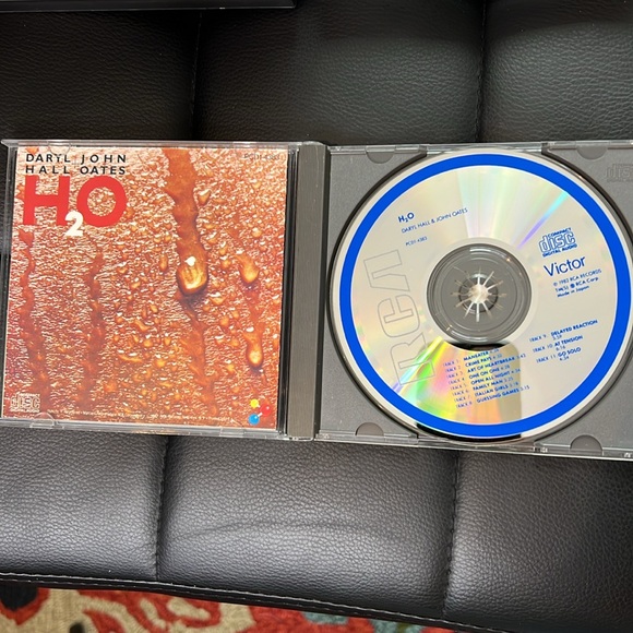 Hall & Oates H2O CD - Picture 3 of 3